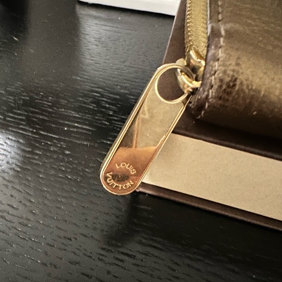 AUTHENTIC Louis Vuitton Gold Leather Zippy Wallet in EUC - Picture 7 of 10